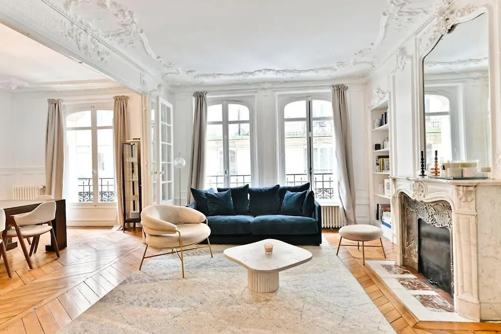 Haussmannien 17eme Arrondissement 아파트 *