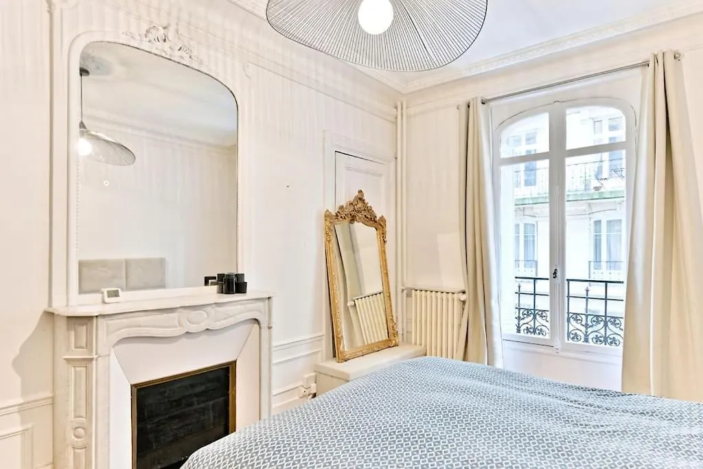 Haussmannien 17eme Arrondissement Apartment