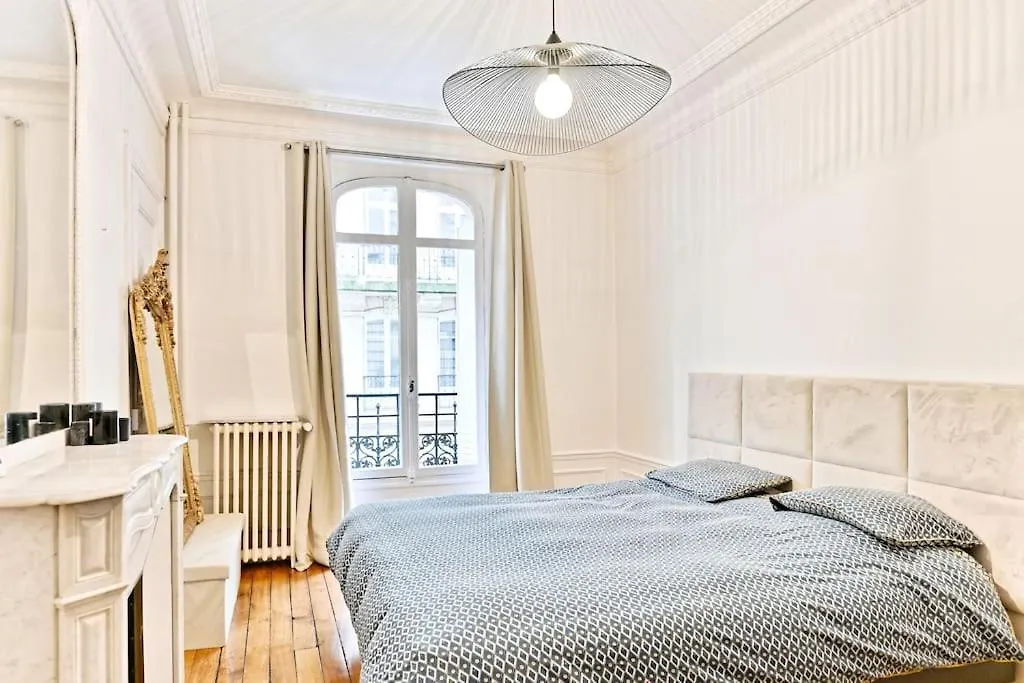 Haussmannien 17eme Arrondissement Apartment *