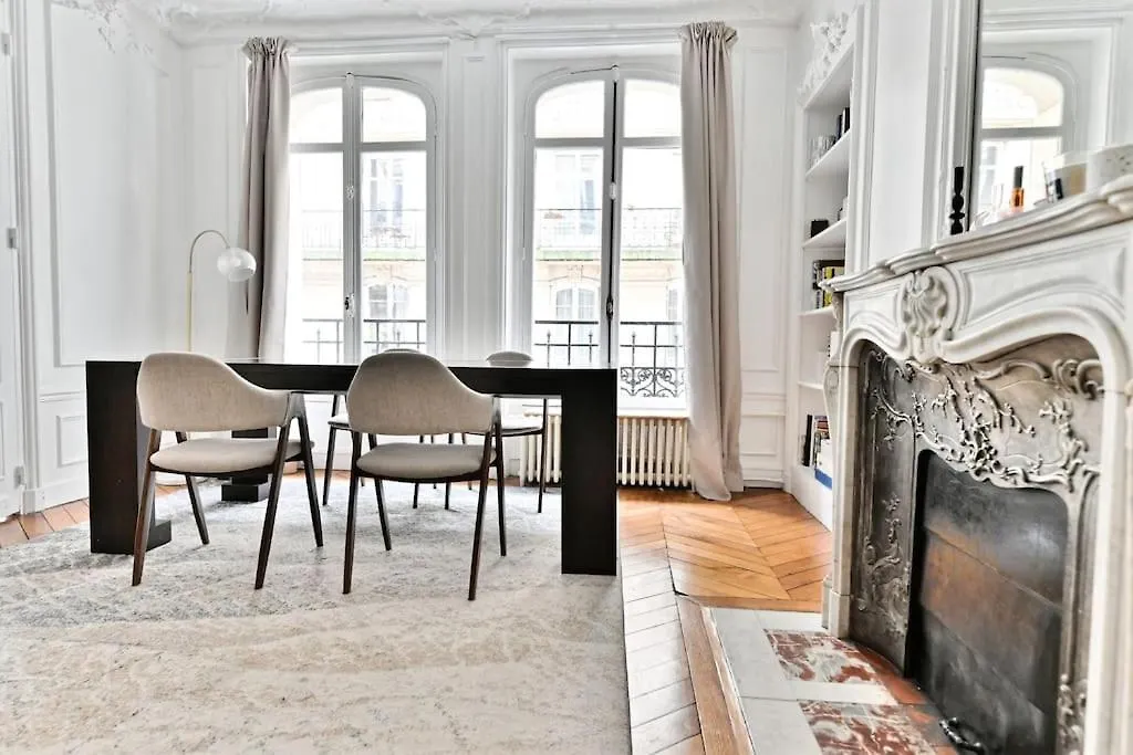 Haussmannien 17eme Arrondissement Apartment *